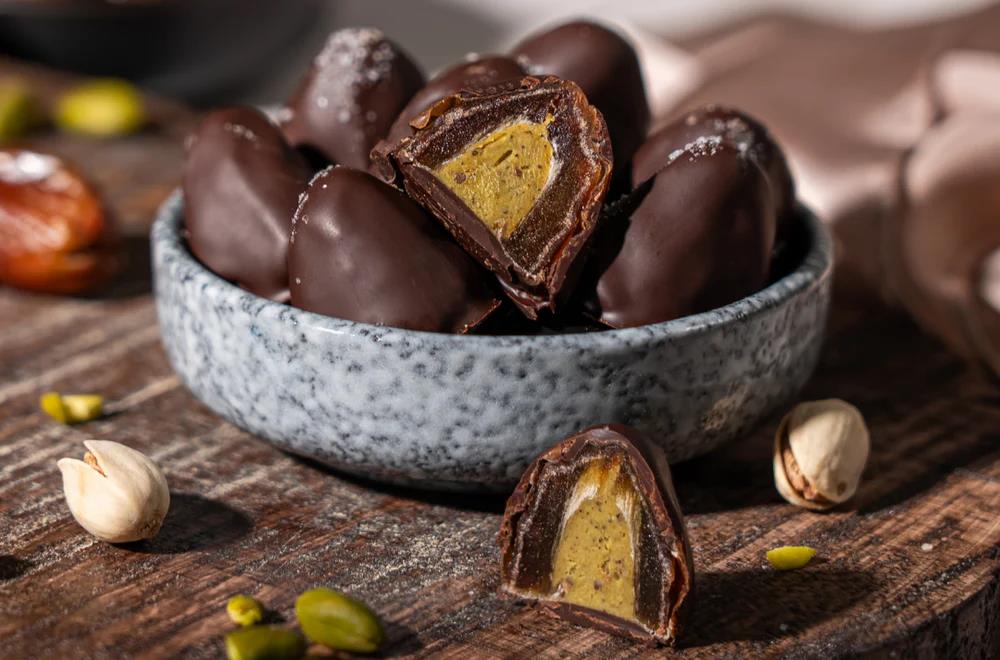djoon-dattelpralinen-bomba-di-pistacchio-pistazienfüllung-4.png