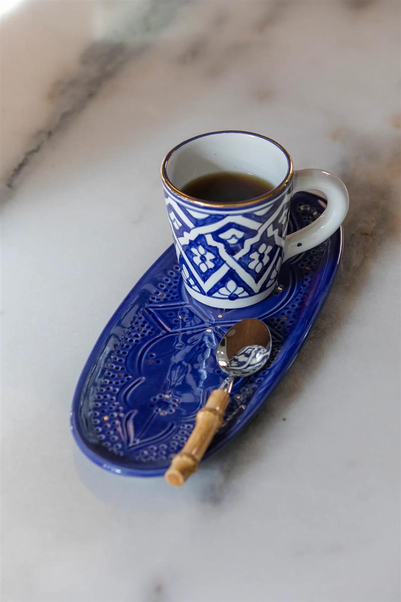 chabi-chic-handgemachte-servierplatte-servierteller-keramik-oval-bleu-majorelle-klein-1.png