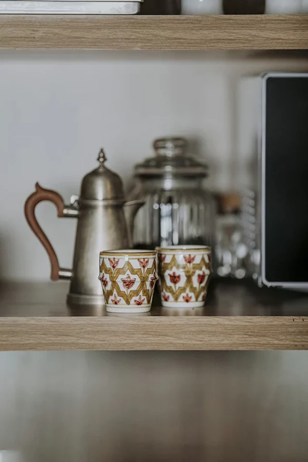 petite_tasse_artisanale_en_ceramique_lmida_kaki_aubergine.webp