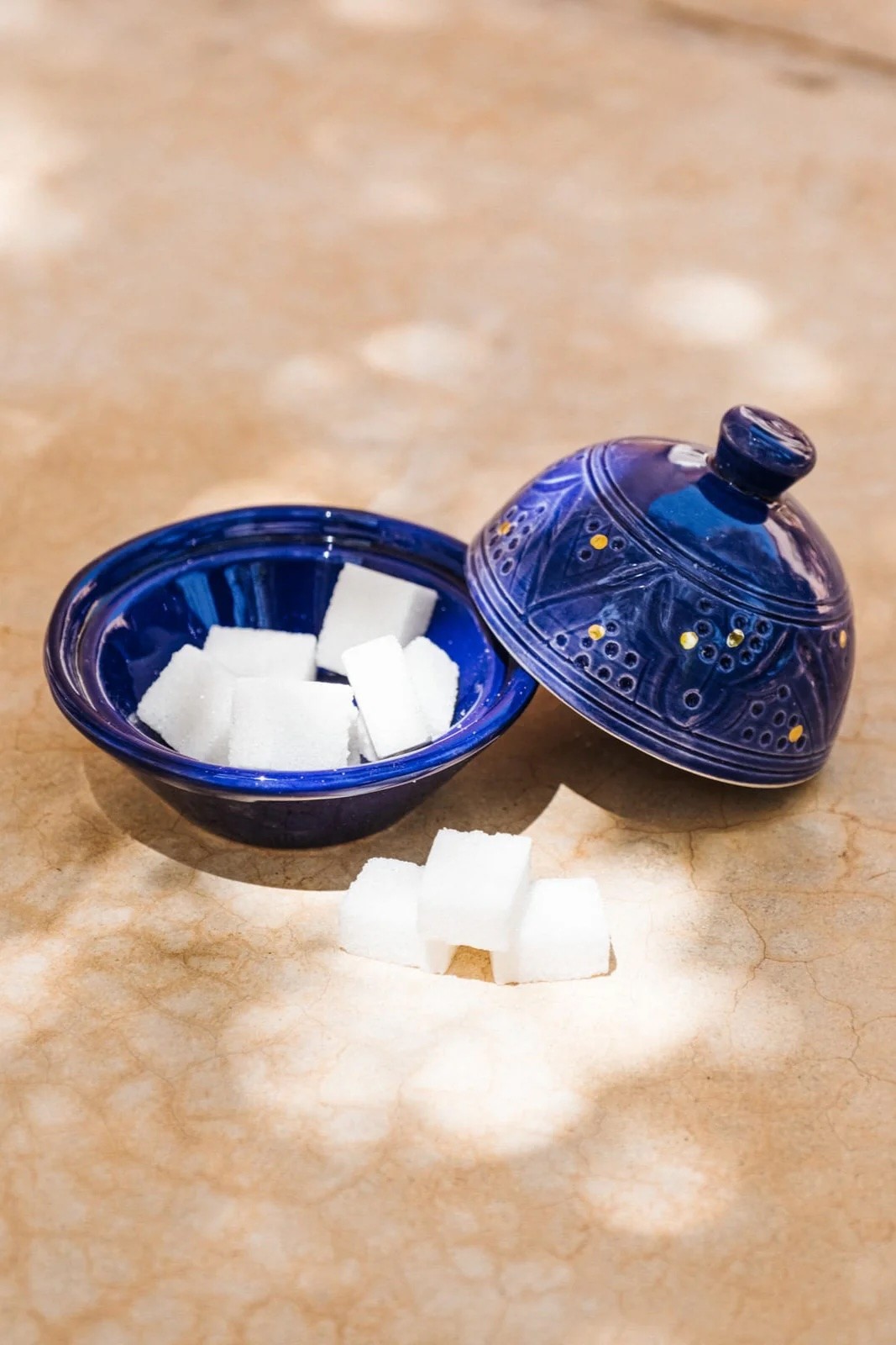 chabi-chic-butterdose-mini-tajine-bleu-majorelle-graviert.jpg