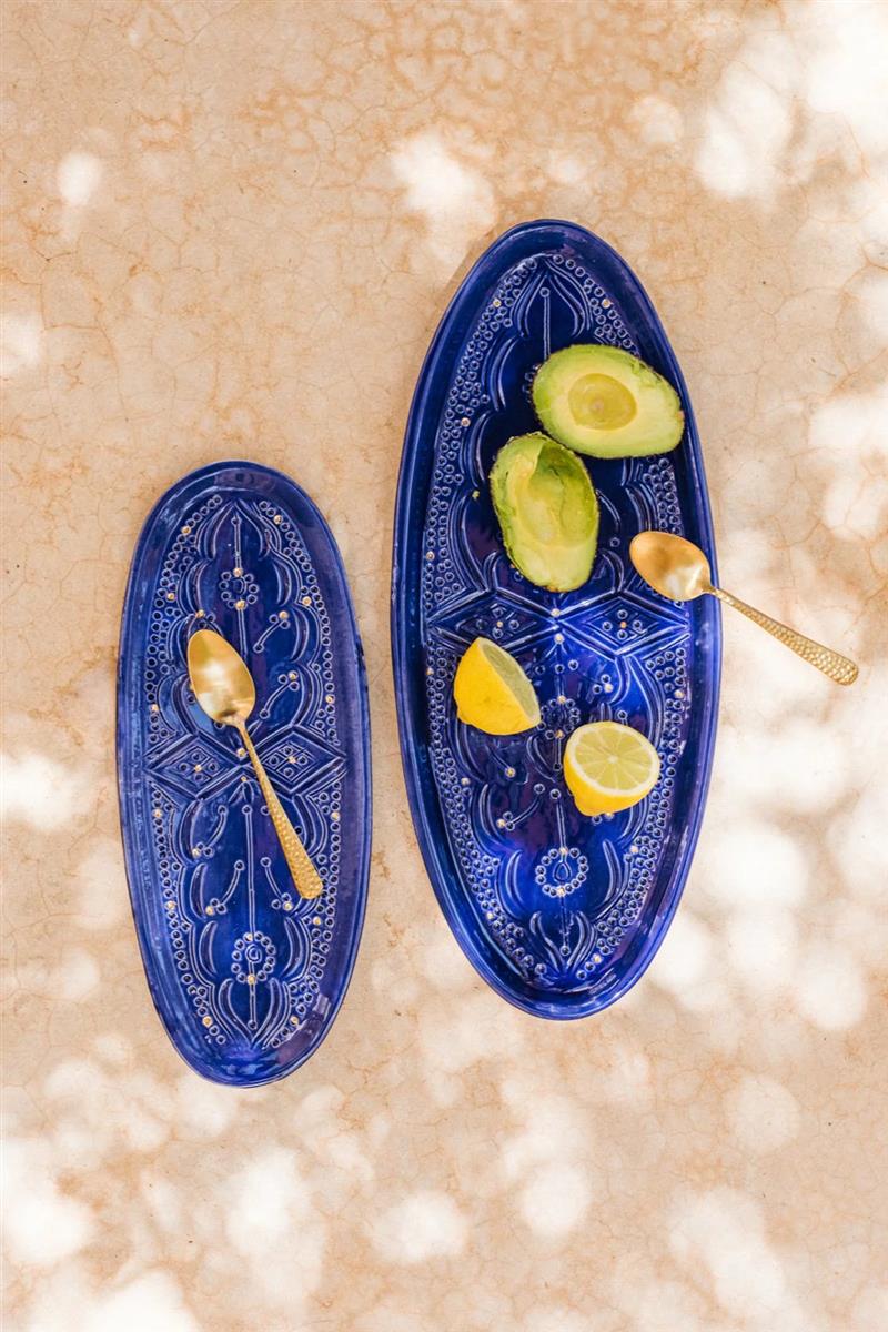 chabi-chic-handgemachte-servierplatte-servierteller-keramik-oval-bleu-majorelle-klein-2.png