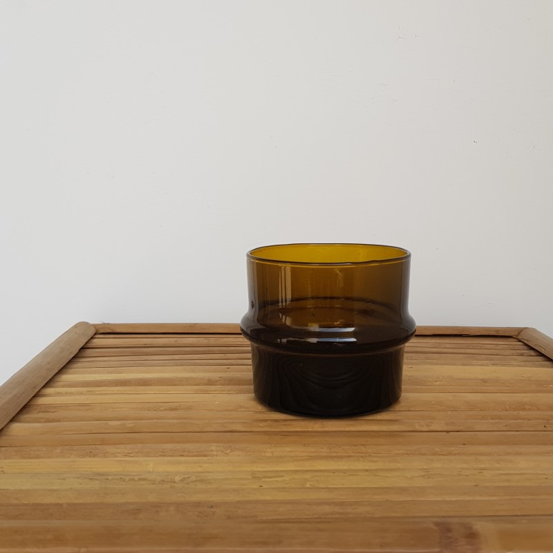 kessy-beldi-teelichthalter-photophore-aus-recyceltem-glas-braun.jpg
